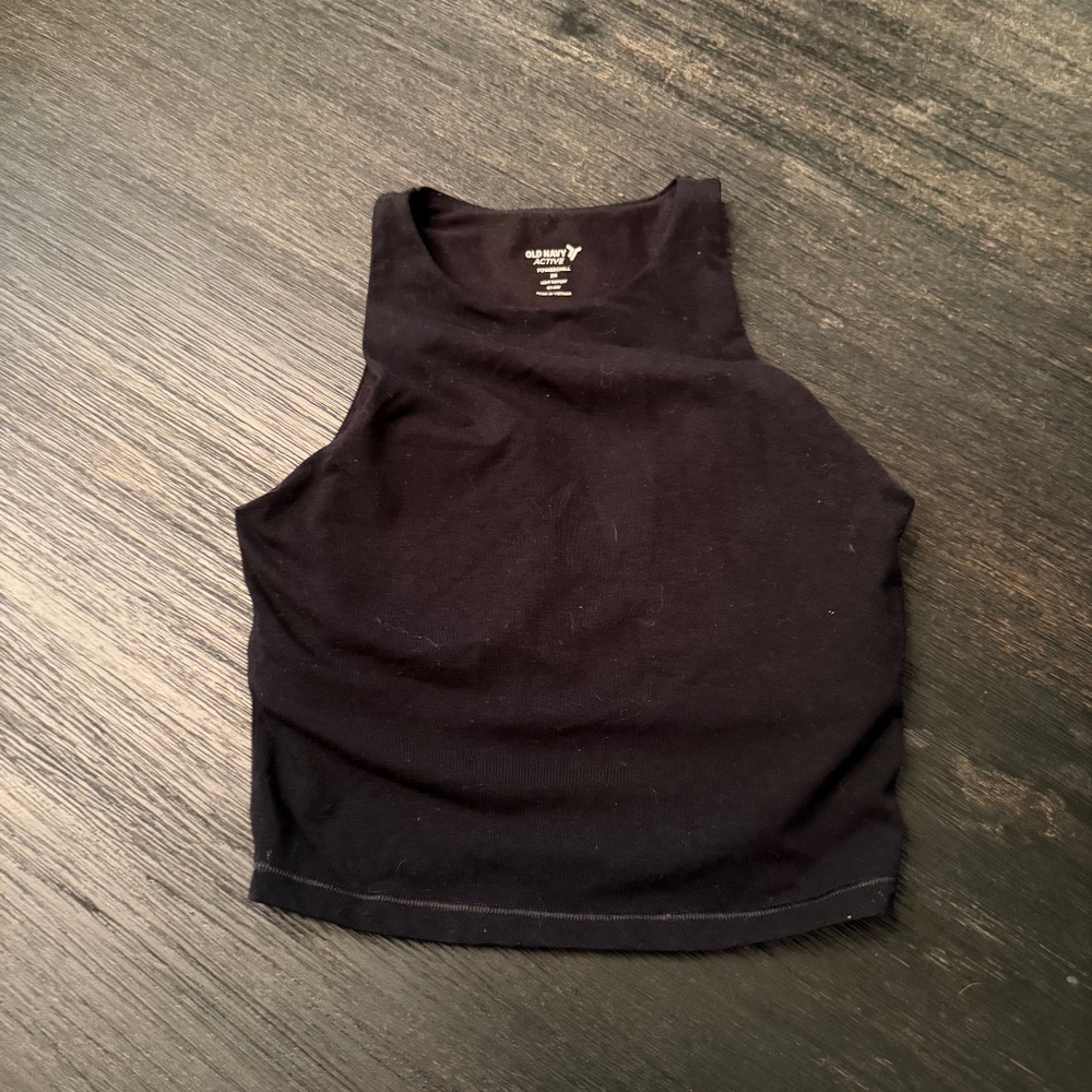 Women's Old Navy Active Black Cropped Tank Top.